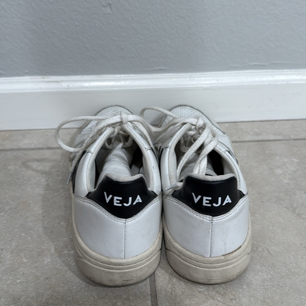 Men’s Veja V-10 sneaker - Picture 3 of 7
